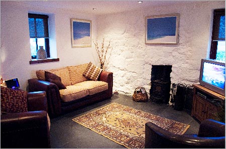 Village Style, Simplistic Traditional Living Room Decor 